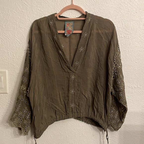 Johnny Was Merissa Floral Eyelet Crop Martini Olive Top Size Medium - Picture 4 of 6